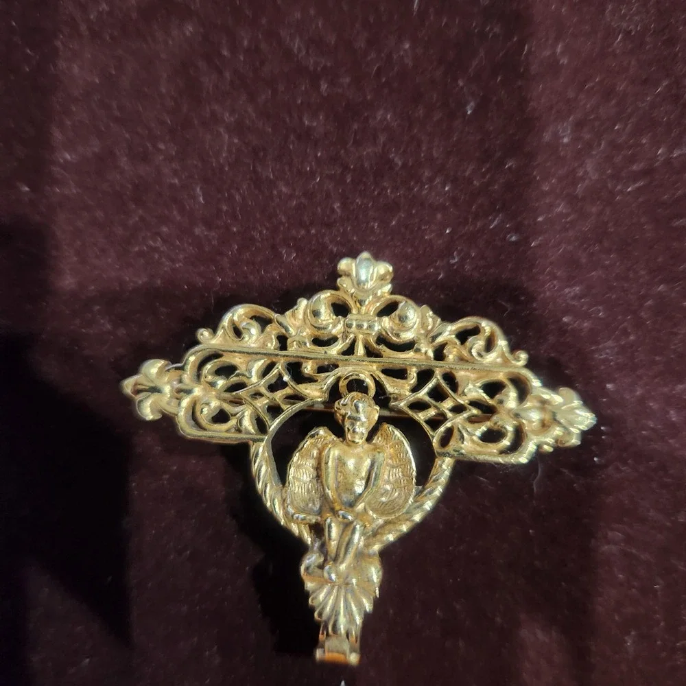 Vintage Gold Tone‎ Cherub Angel Filigree Brooch Pendant Enhancer Ornate Pin